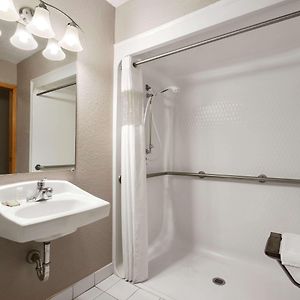 Queen Room Mobility accessible